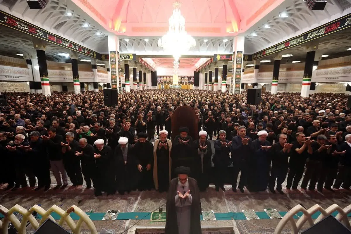 گزارش تصویری/ نماز ظهر عاشورا در قم