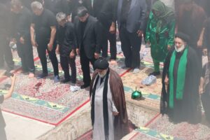 اقامه نماز ظهر عاشورا در سراسر استان یزد + گالری تصاویر
