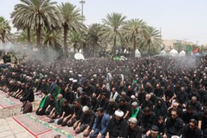 اقامه نماز ظهر عاشورا در سراسر استان یزد + گالری تصاویر