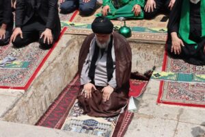 اقامه نماز ظهر عاشورا در سراسر استان یزد + گالری تصاویر