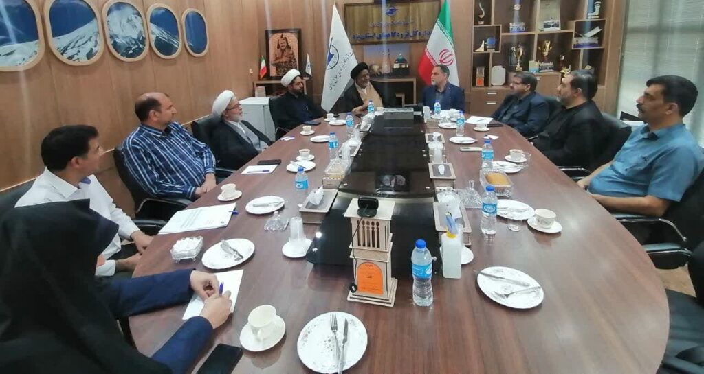 دوره آموزشی ویژه اعضای شورای اقامه نماز اداره کل فرودگاه‌های استان یزد + امضای تفاهم‌نامه بومی