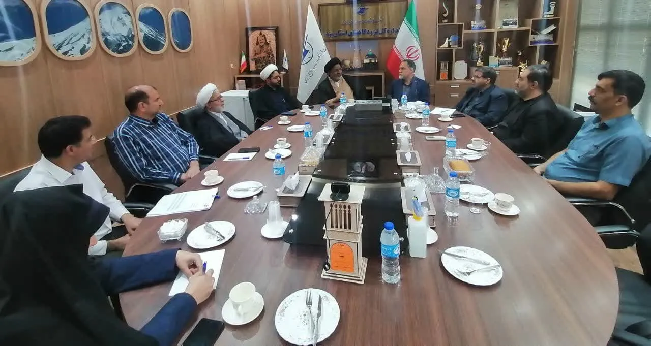 دوره آموزشی ویژه اعضای شورای اقامه نماز اداره کل فرودگاههای استان یزد + امضای تفاهمنامه بومی