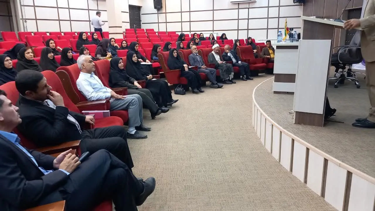 همایش بانوان شاغل در ادارات ایلام با موضوع نماز برگزار شد