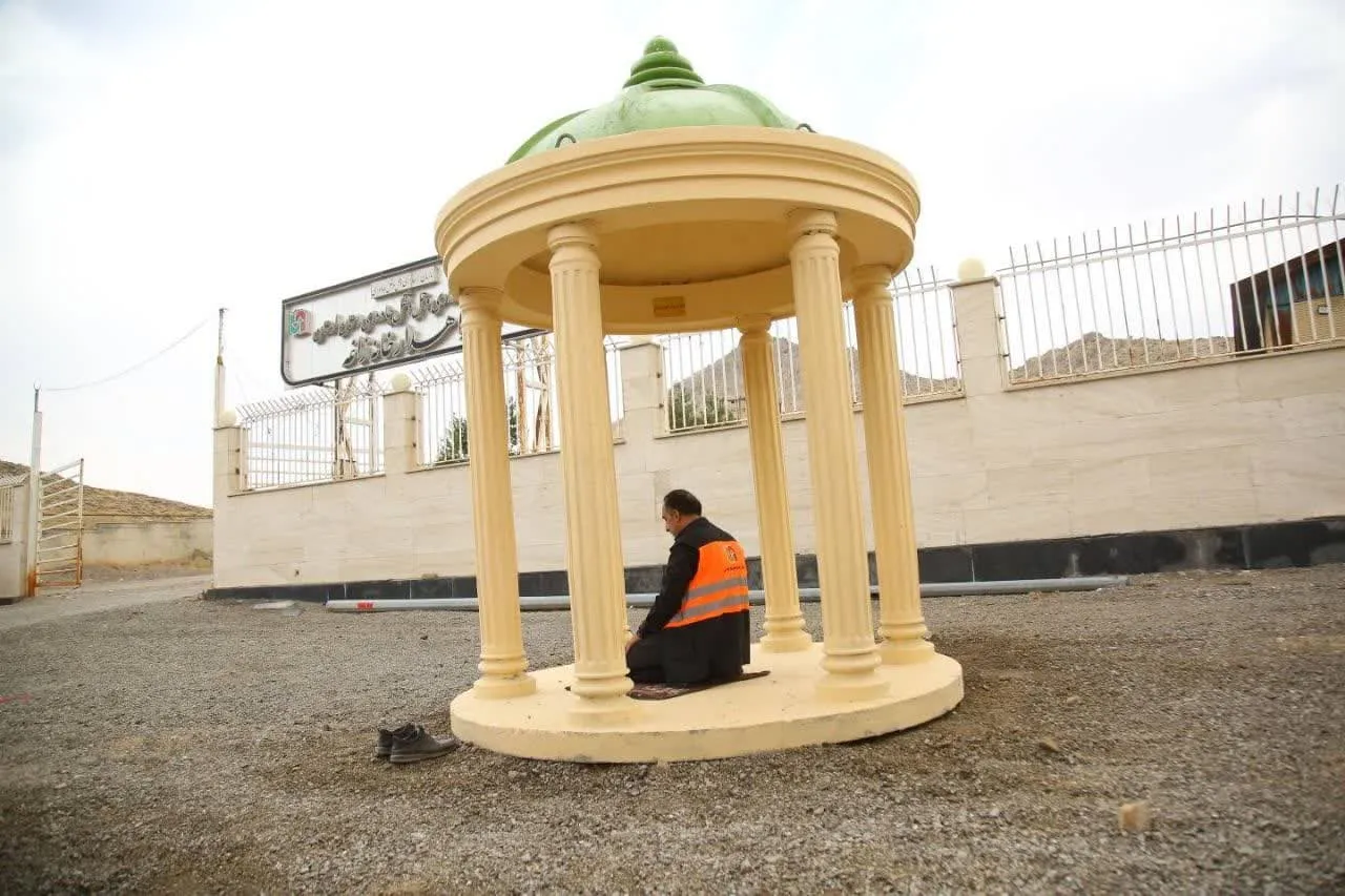 استقرار سکوی نماز در لرستان