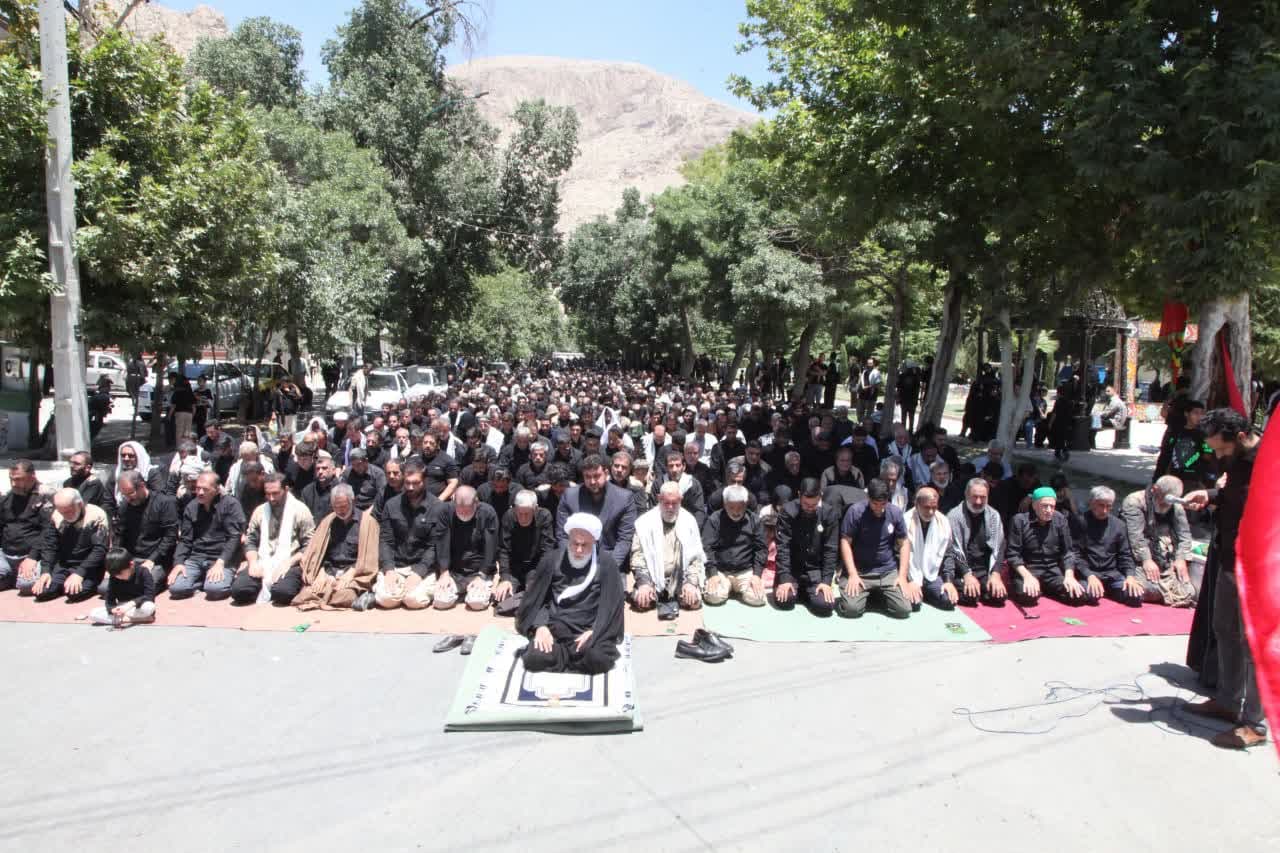اقامه باشکوه نماز ظهر عاشورا در کرمانشاه -1