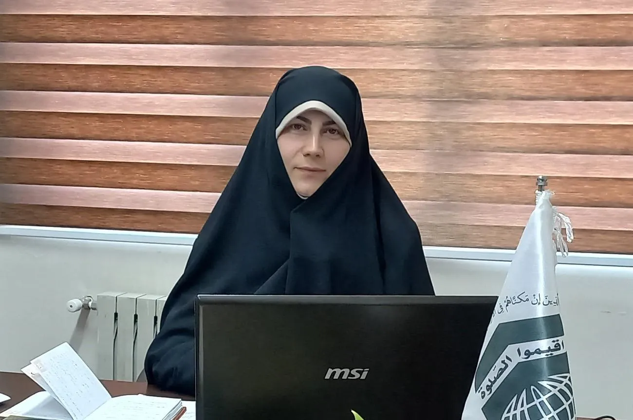 نماز در عصر دیجیتال؛ چگونه مادران می‌توانند راه را روشن نگاه دارند؟