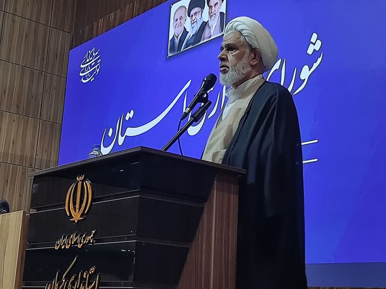 تجلیل از دوازده دستگاه برتر در امر نماز در جلسه شورای اداری استان
