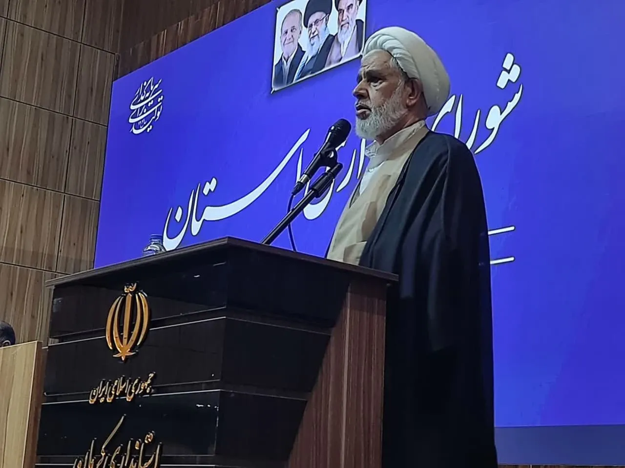 تجلیل از دوازده دستگاه برتر در امر نماز در جلسه شورای اداری استان