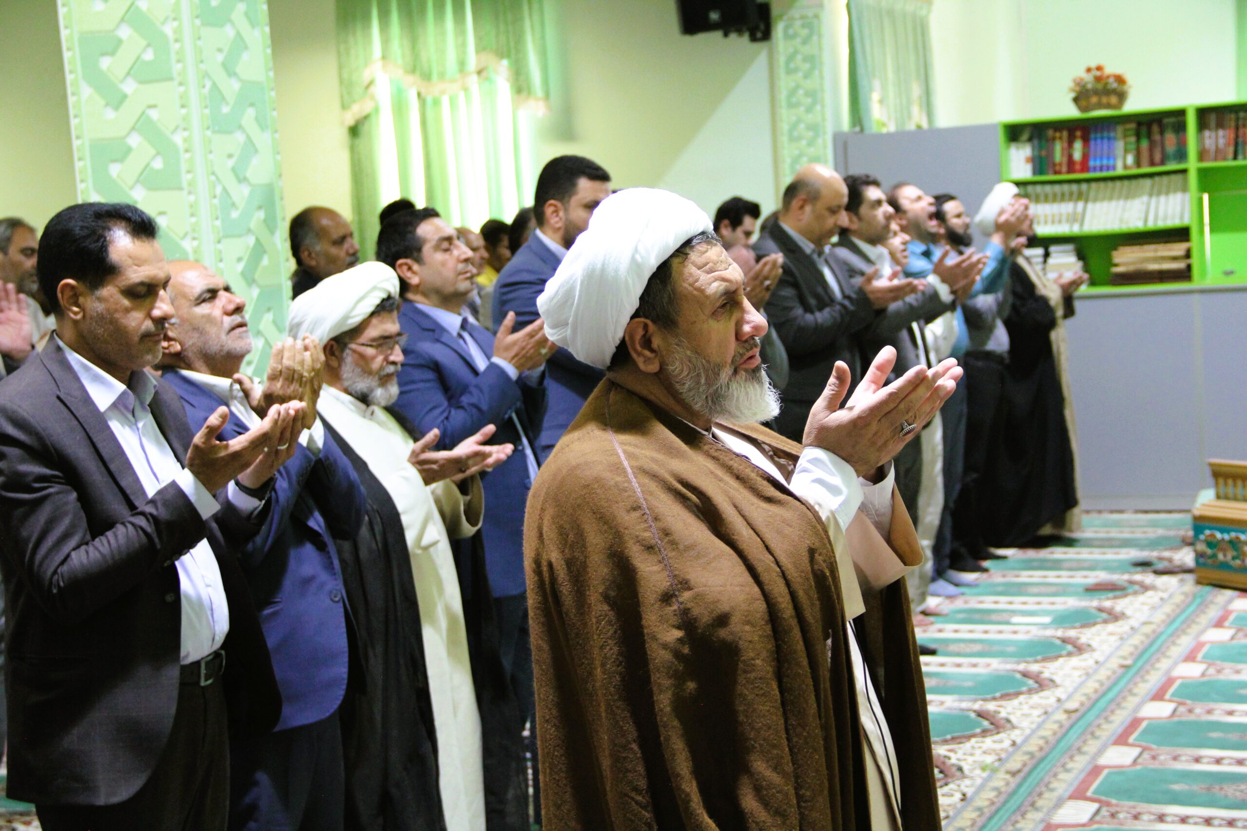 اقامه نماز وحدت بخش ادارات کرمان در دانشگاه علوم پزشکی