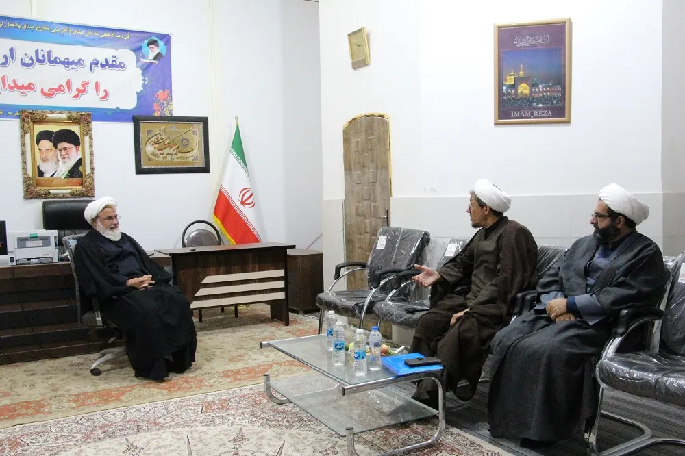 دیدار مدیر ستاد اقامه نماز استان قم با امام جمعه جعفرآباد به مناسبت روز جهانی مسجد