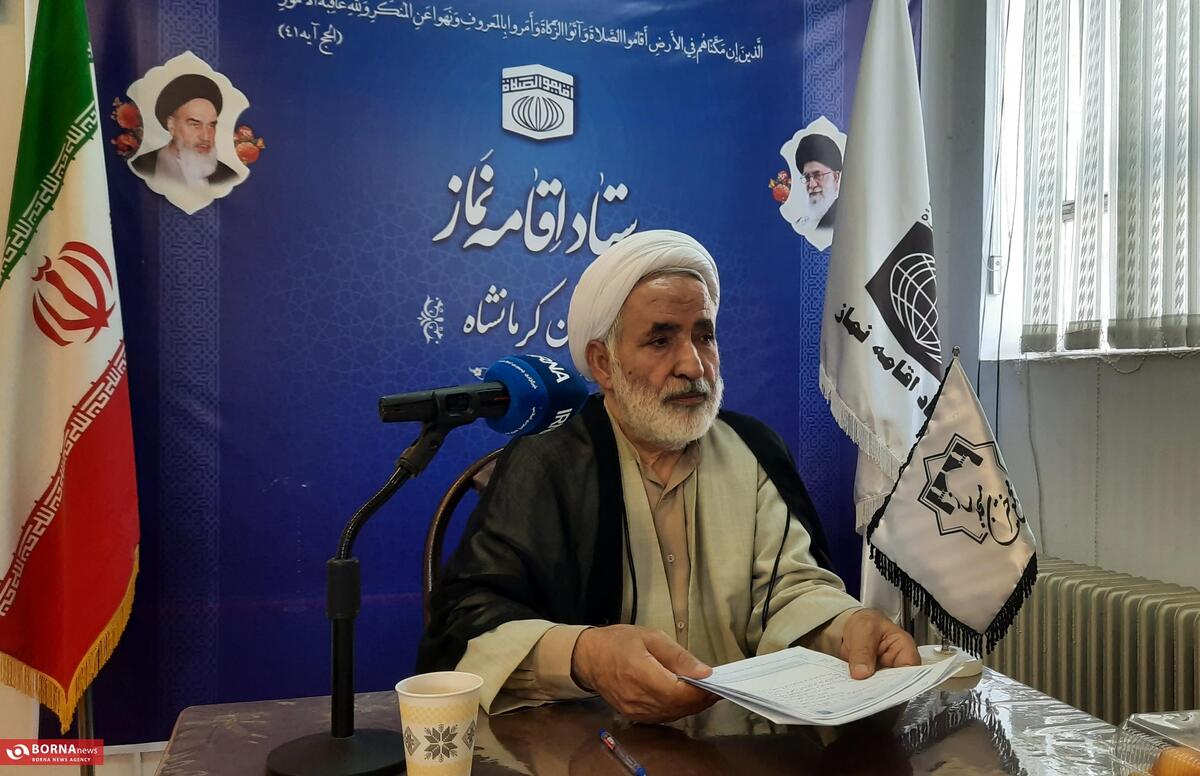 نشست خبری حجت الاسلام و المسلمین علی مولوی مدیر ستاد اقامه نماز استان کرمانشاه با خبرگزاری برنا