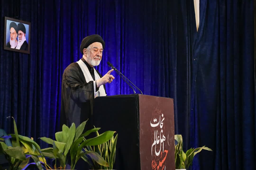 مدیر ستاد اقامه نماز قزوین پیش از خطبه‌های نماز جمعه سخنرانی کرد