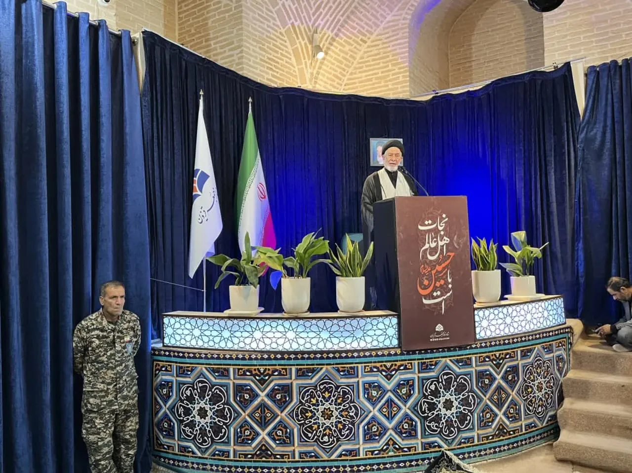 مدیر ستاد اقامه نماز قزوین پیش از خطبههای نماز جمعه سخنرانی کرد