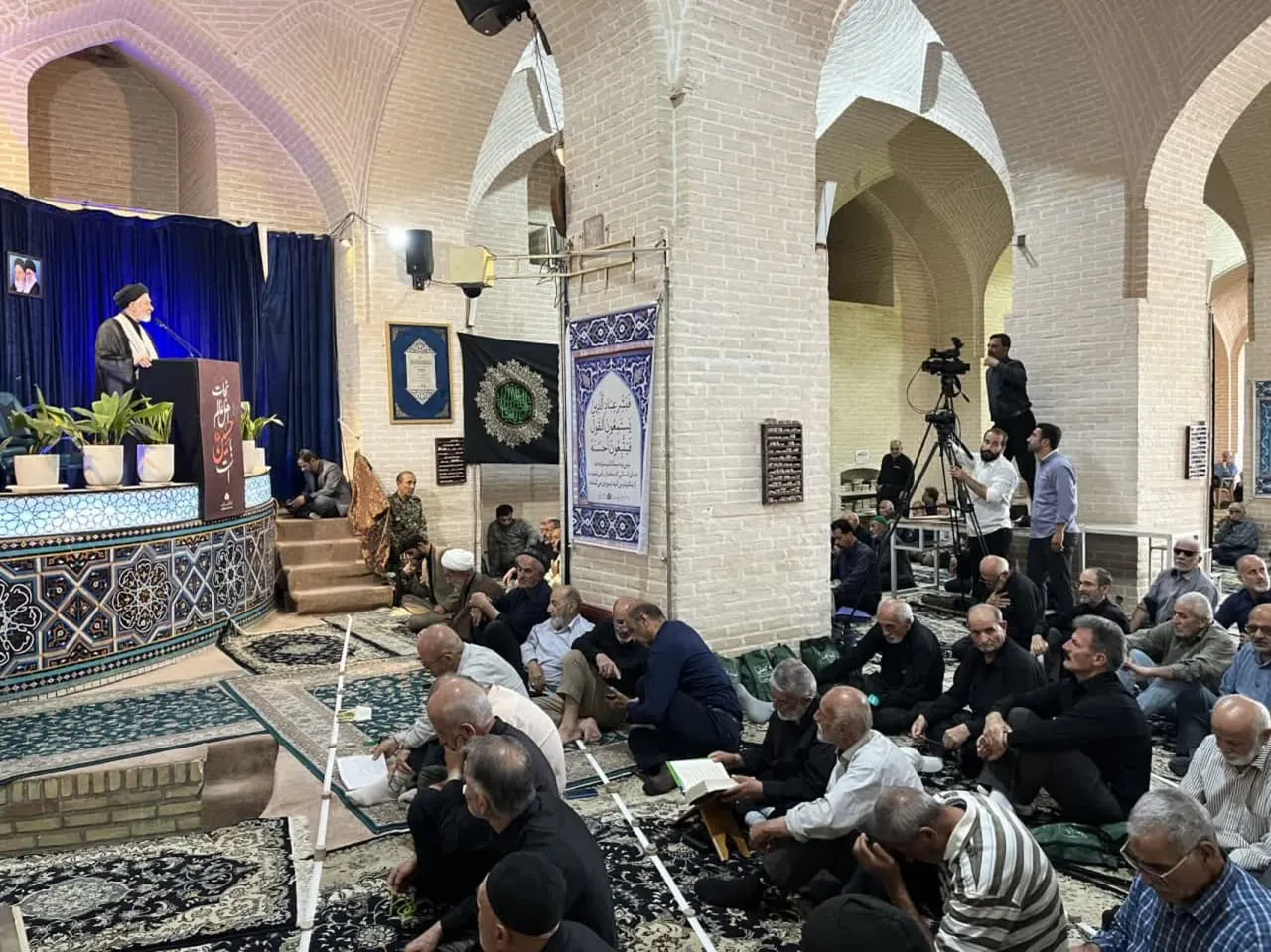 مدیر ستاد اقامه نماز قزوین پیش از خطبههای نماز جمعه سخنرانی کرد