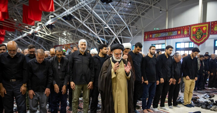 اقامه نماز ظهر اربعین حسینی اصفهان
