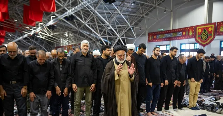 اقامه نماز ظهر اربعین حسینی اصفهان