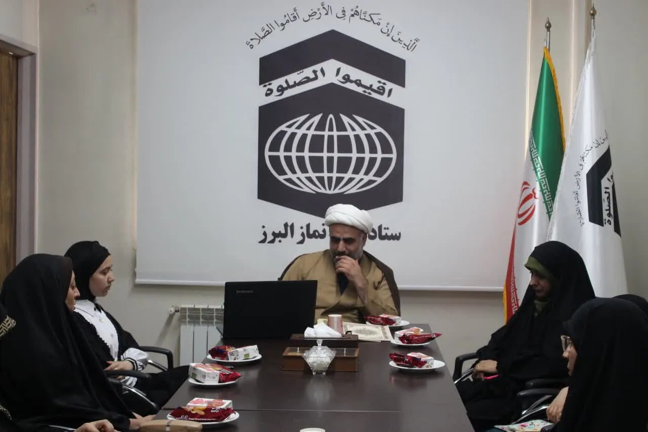  از برگزیدگان مسابقات فرهنگی پویش غدیر و خاطره‌نویسی تقدیر شد