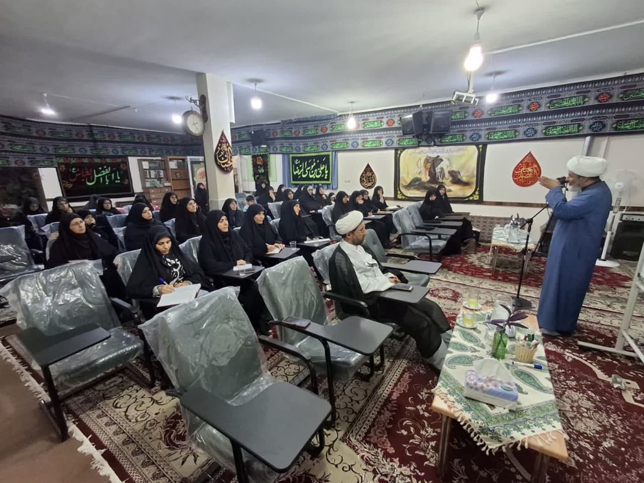 کارگاه تخصصی با عنوان شیوه های تشویق به نماز در فرزندان شاهین شهر اصفهان
