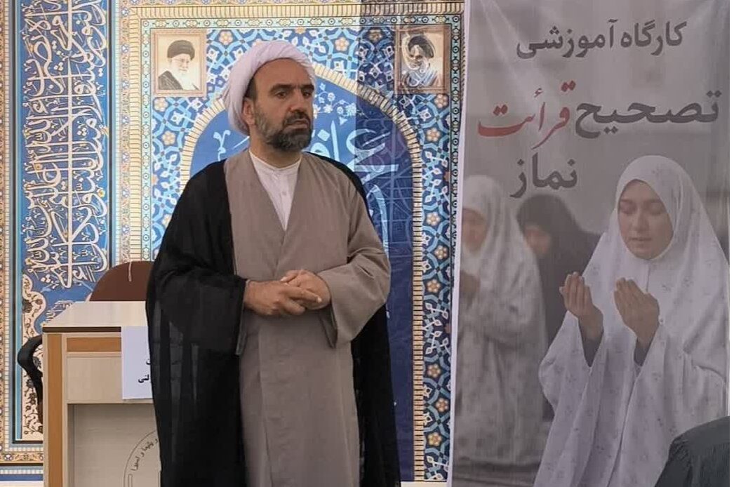 کلاس آموزشی تصحیح قرائت صحیح نماز کمیته امداد امام خمینی(ره)لرستان برگزارشد