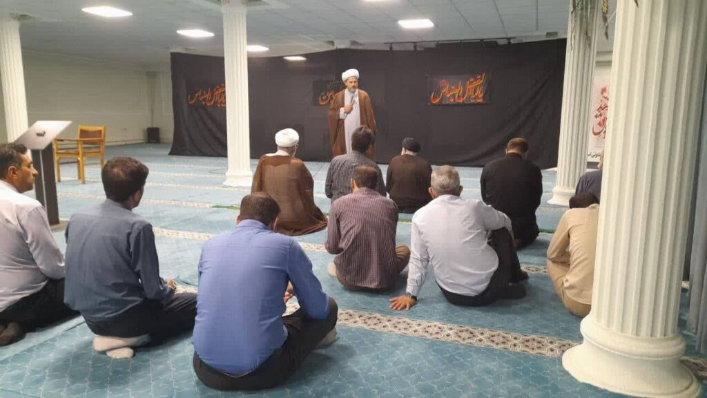 تجلیل از خادمین نماز و مسجد در دانشگاه علوم پزشکی ارومیه