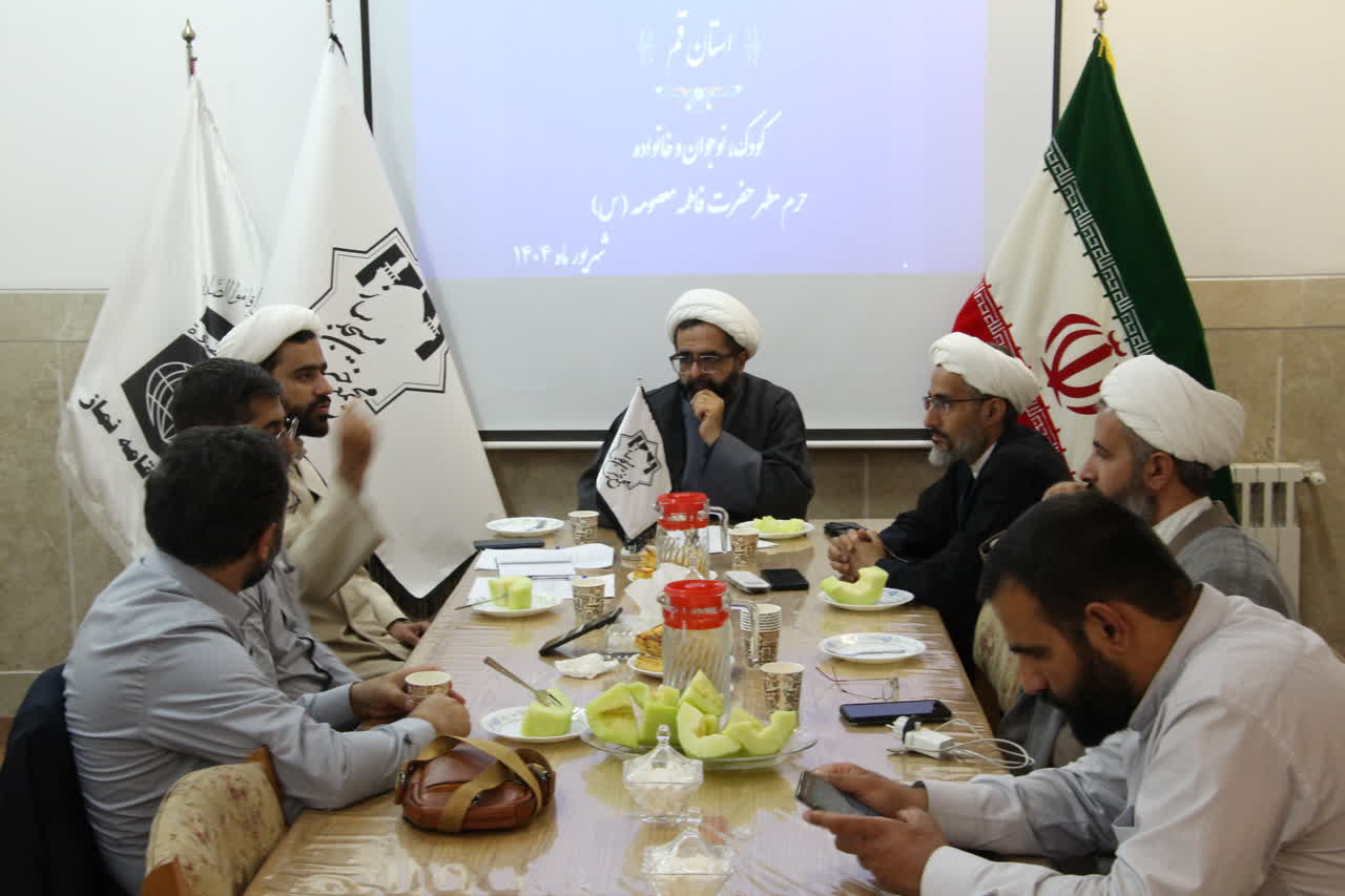 توسعه فرهنگ نماز در میان کودکان و نوجوانان در حرم بانوی کرامت
