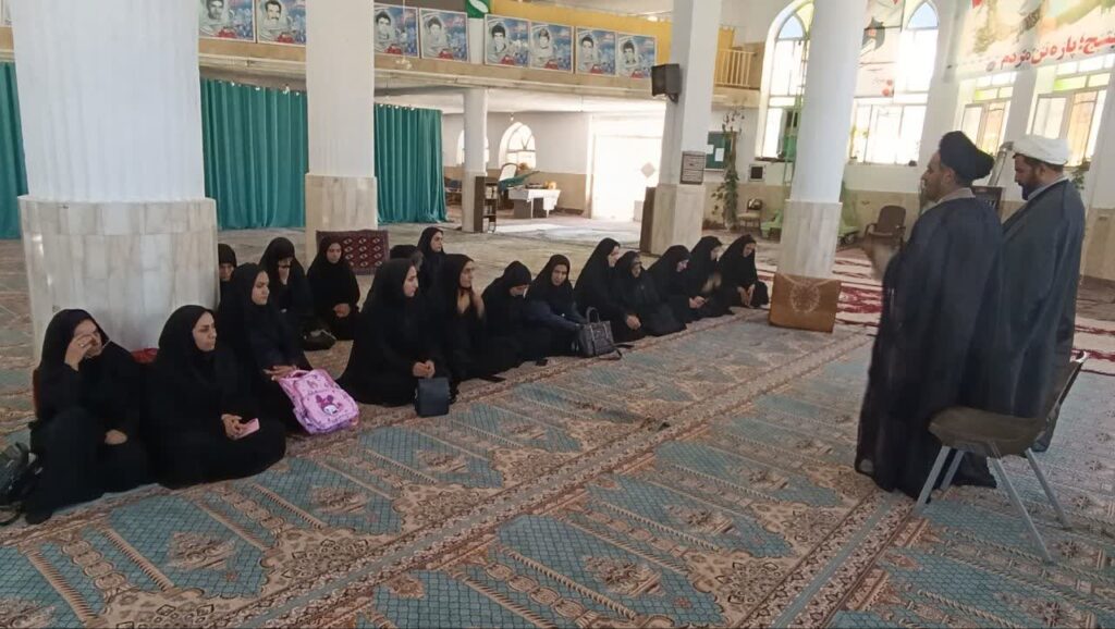 نشست آموزش همگانی نماز ویژه بانوان در شهرستان کیار برگزار شد