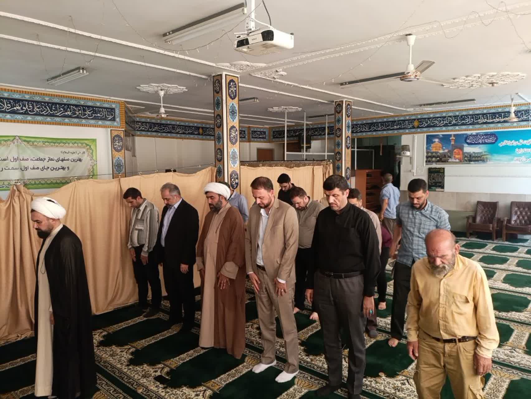 بازدید سرزده مدیرستاد اقامه نماز از نمازخانه بنیاد شهید استان سمنان برگزار شد