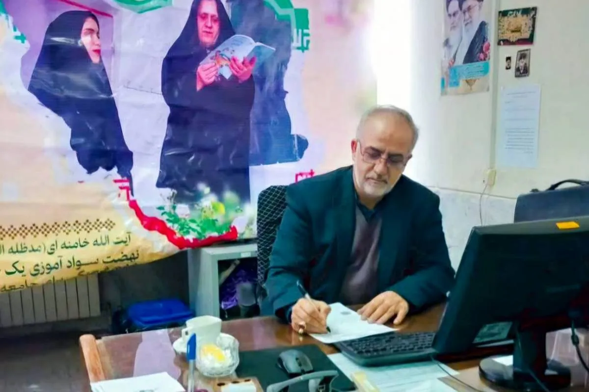 از دانش آموزان برای زیبایی نمازخانه، مدیریت آن، اذان و اقامه استفاده شود