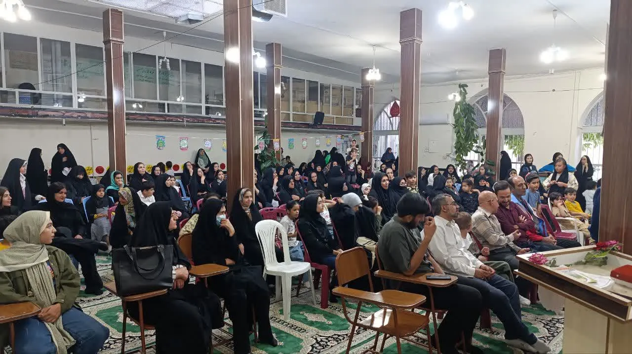 فعالان فرهنگی، ائمه جمعه و جماعات شهرستان فارسان در حسینیه بیت الزهرا (س) فارسان