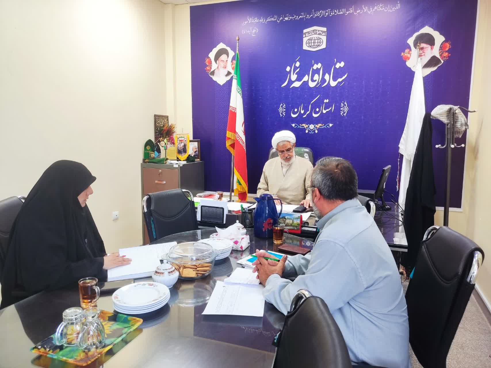 جلسه فرهنگی،تبلیغی نماز توسط مشاور امور بانوان ستاد کرمان