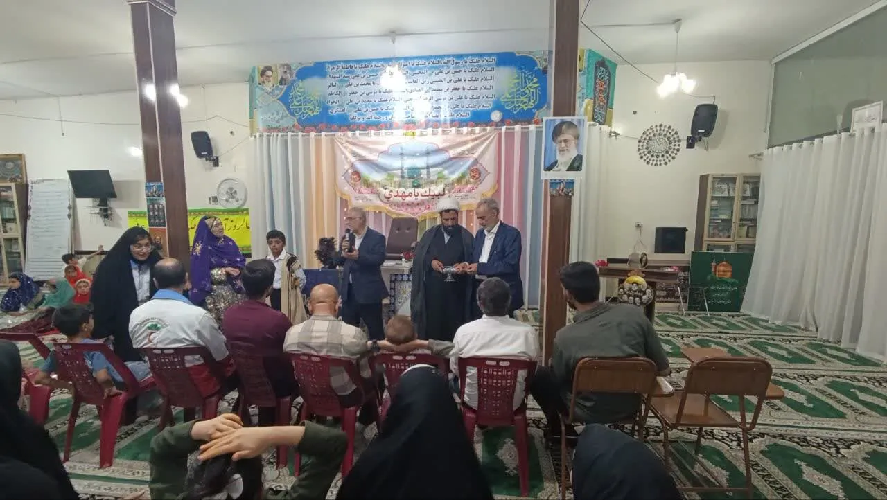 فعالان فرهنگی، ائمه جمعه و جماعات شهرستان فارسان در حسینیه بیت الزهرا (س) فارسان