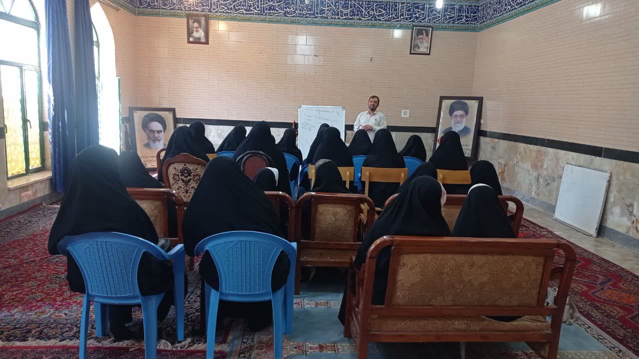 نشست نمازی برای دانش آموزان قرآنی شهرستانه میانه