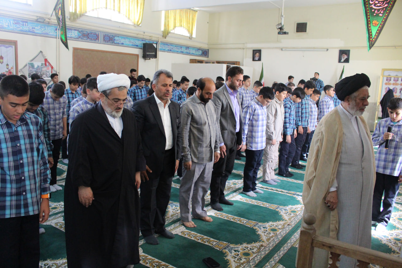 مراسم زنگ نماز در دبیرستان شاهد قائم قزوین برگزار شد