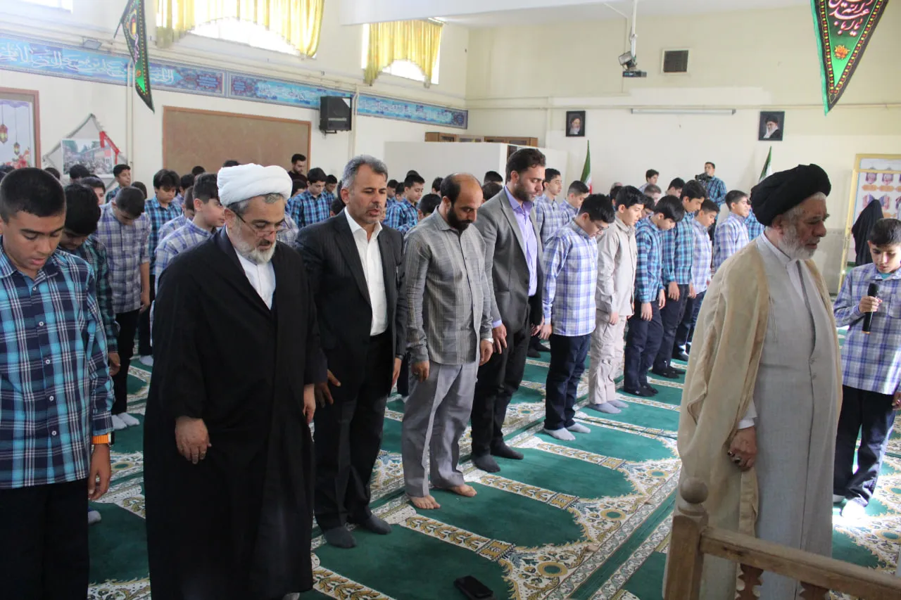 مراسم زنگ نماز در دبیرستان شاهد قائم قزوین برگزار شد