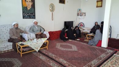 دیدار مدیر ستاد اقامه نماز با خانواده شهید مرسل محمدی به مناسبت هفته دفاع مقدس