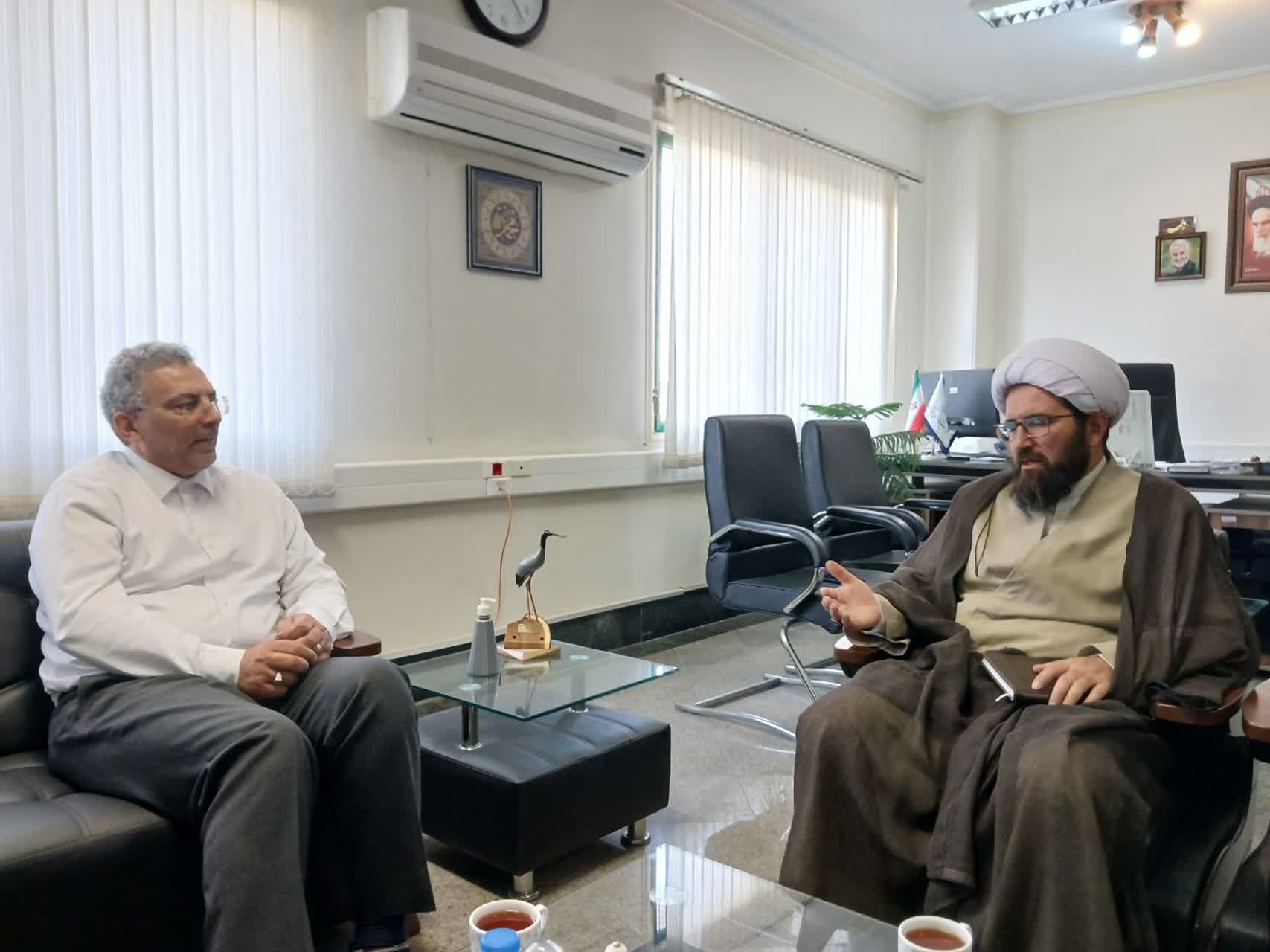 مدیر ستاد اقامه نماز با معاون توسعه مدیریت و منابع استانداری مرکزی دیدار کرد