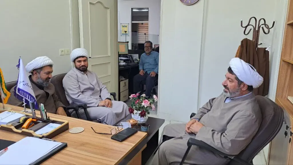دیدار مدیر ستاد اقامه نماز با مدیر مرکز خدمات حوزههای علمیه زنجان
