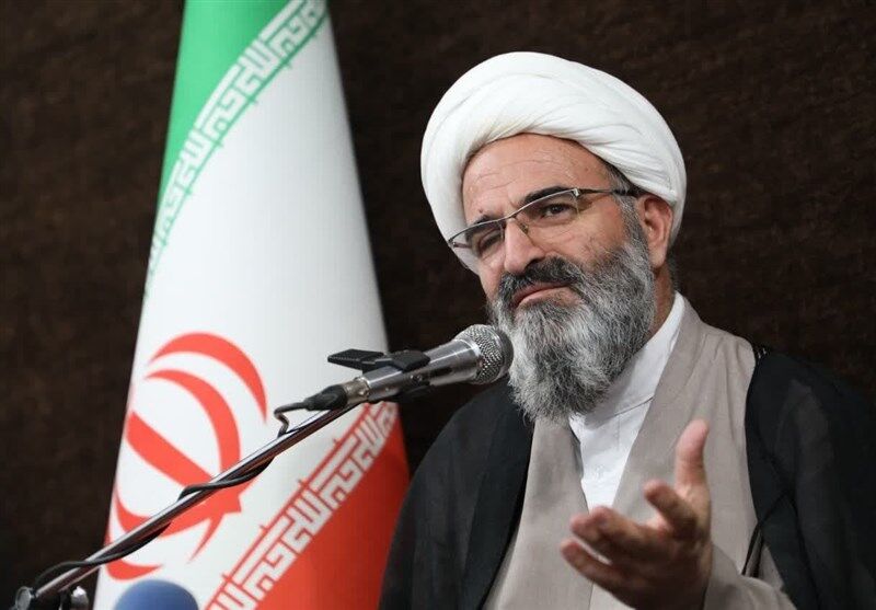 تأکید نماینده ولی‌فقیه استان سمنان بر نقش خانواده و فضای مجازی در گسترش فرهنگ نماز