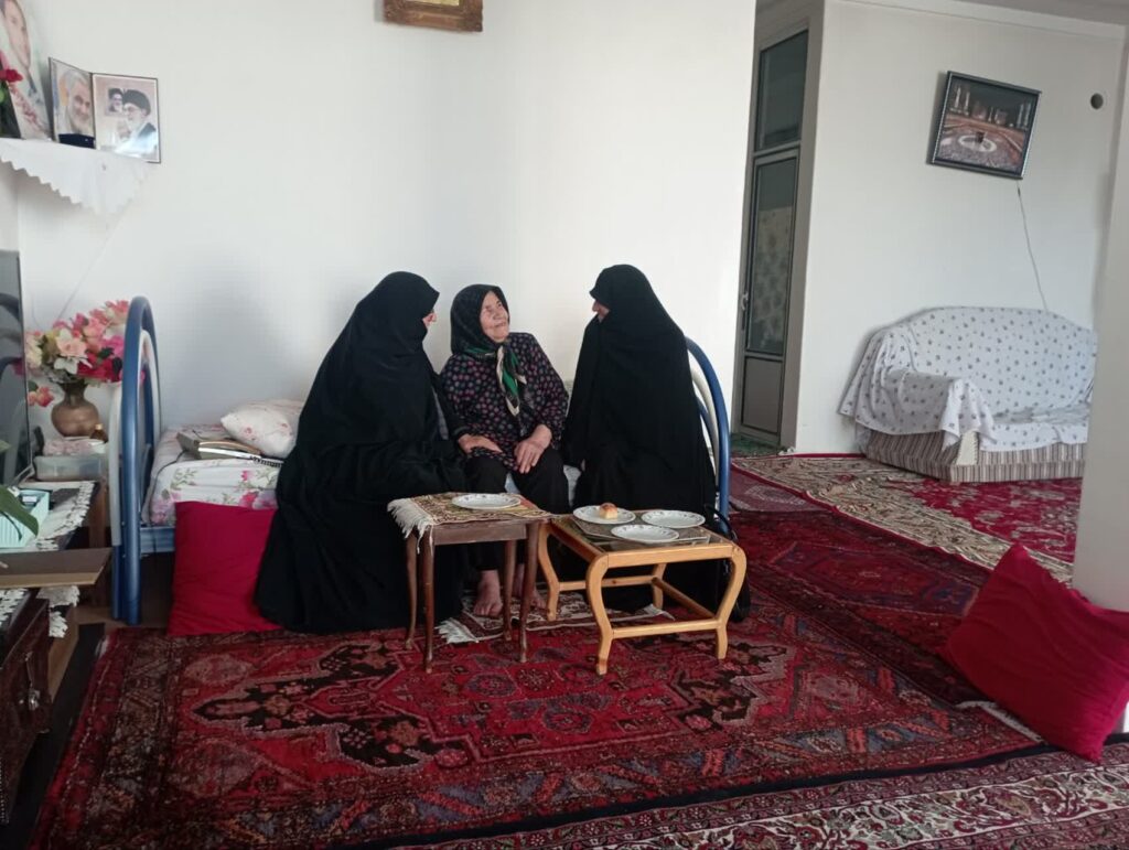 دیدار مدیر ستاد اقامه نماز با خانواده شهید مرسل محمدی به مناسبت هفته دفاع مقدس