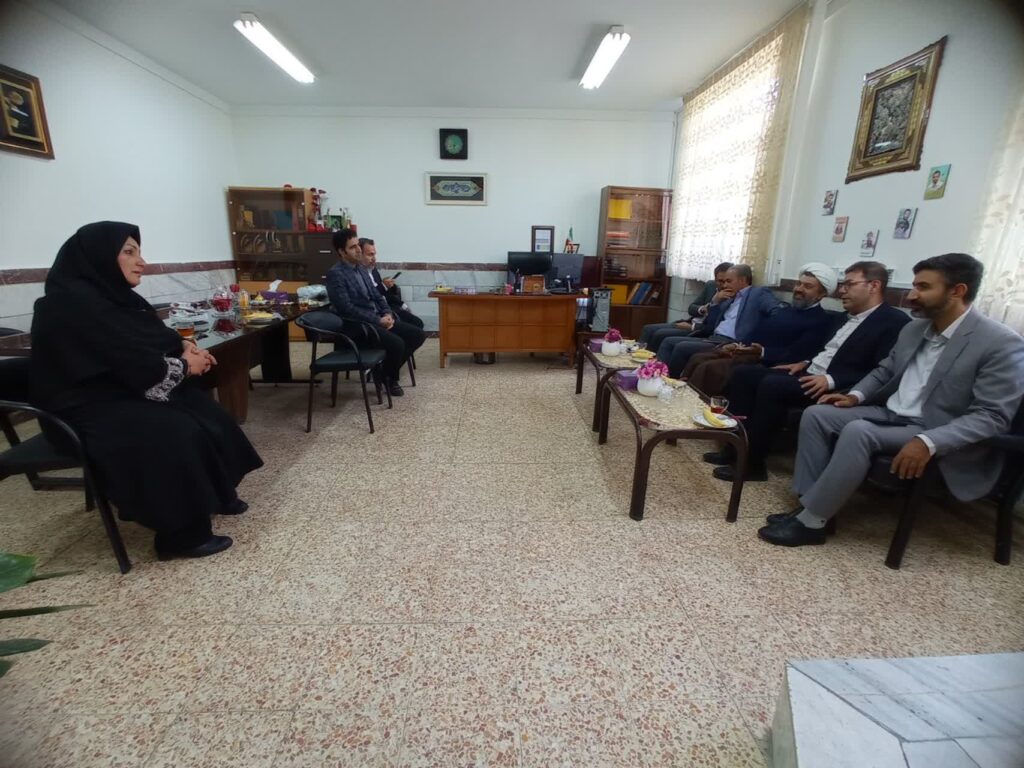 ادامه نماز دانش آموزی در اولین روز مدرسه در زنجان