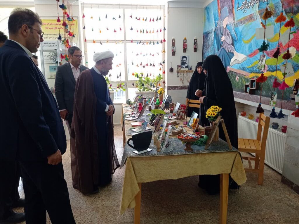ادامه نماز دانش آموزی در اولین روز مدرسه در زنجان