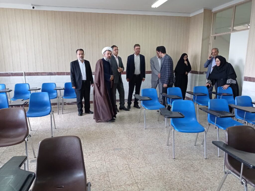ادامه نماز دانش آموزی در اولین روز مدرسه در زنجان