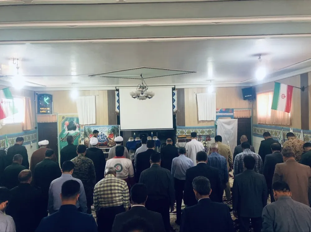 اقامه نماز وحدت بخش ادارات شهرستان رفسنجان در ناحیه مقاومت شهرستان