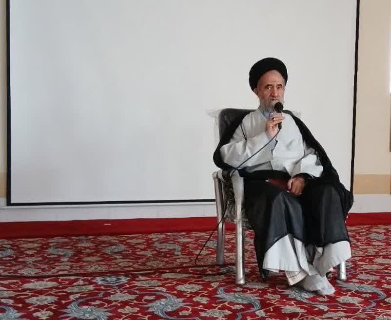 سخنرانی دبیر ستاد اقامه نماز رفسنجان در جمع دانش آموزان مدرسه آیت الله هاشمی رفسنجانی
