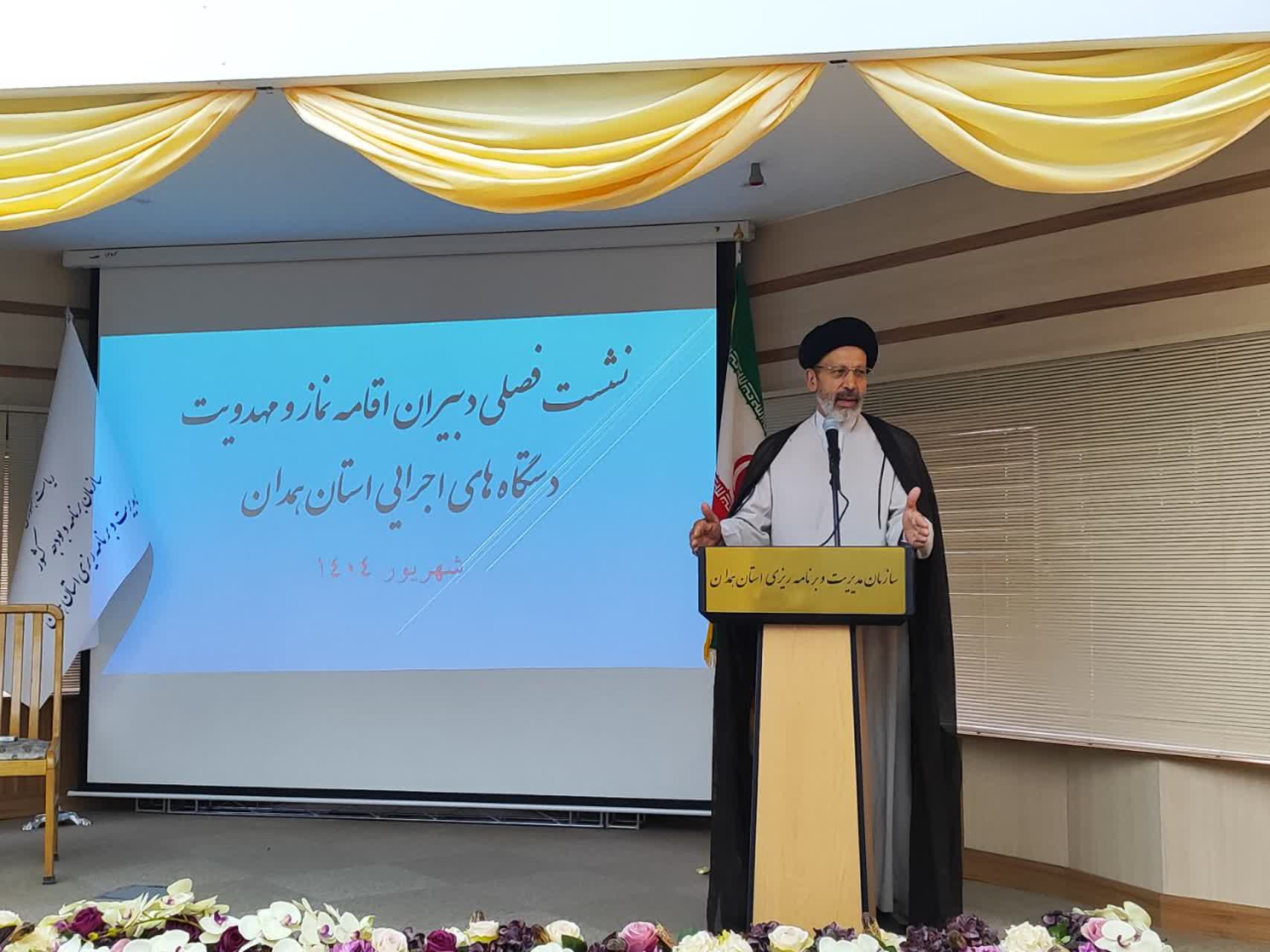 نشست فصلی دبیران اقامه نماز و مهدویت دستگاه های اجرایی استان همدان برگزار شد.