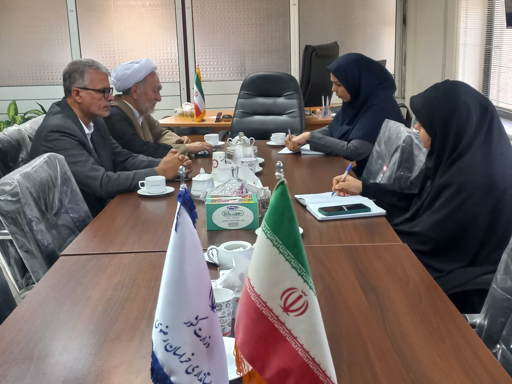 نشستی فی مابین مدیر ستاد اقامه نماز استان با مدیرکل امور بانوان استانداری برگزار شد