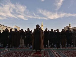 اقامه نماز باران در حرم مطهر رضوی
