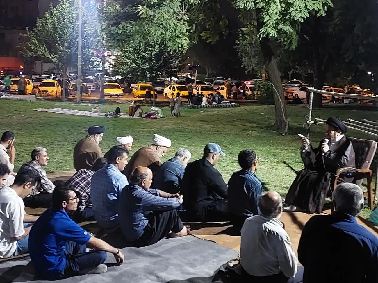 اقامه نماز در بوستان کیو خرم آباد
