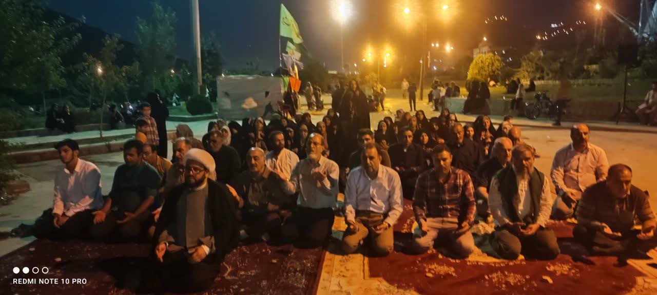 اقامه نماز در بوستان شاهپوری خرم آباد