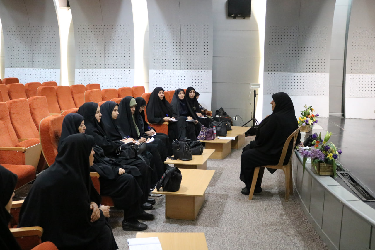نخستین گردهمایی مشاوران امور بانوان ستاد اقامه نماز شهرستان های استان اصفهان